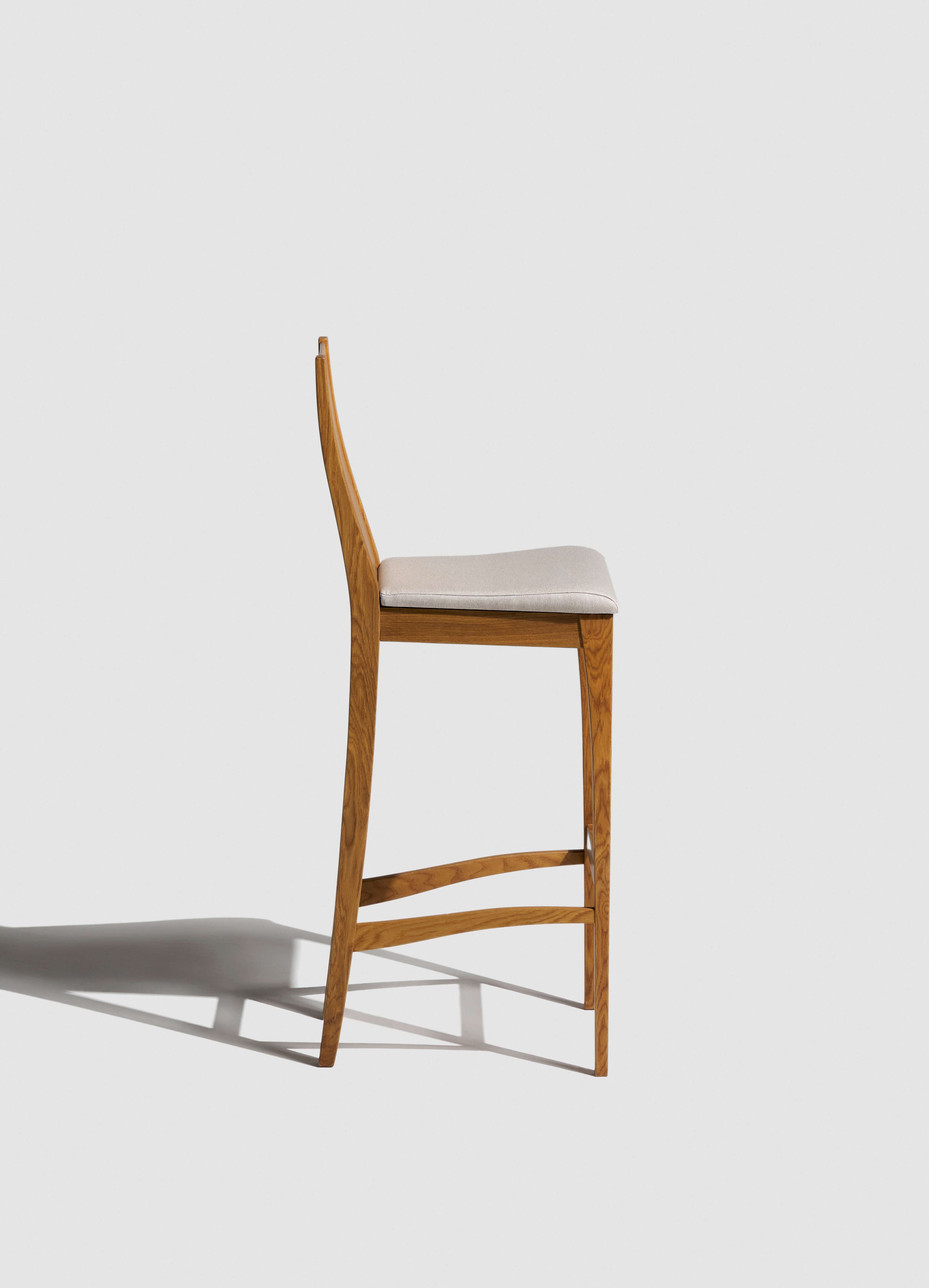 BAROVÁ STOLIČKA ARCA S ČALÚNENÝM SEDADLOM