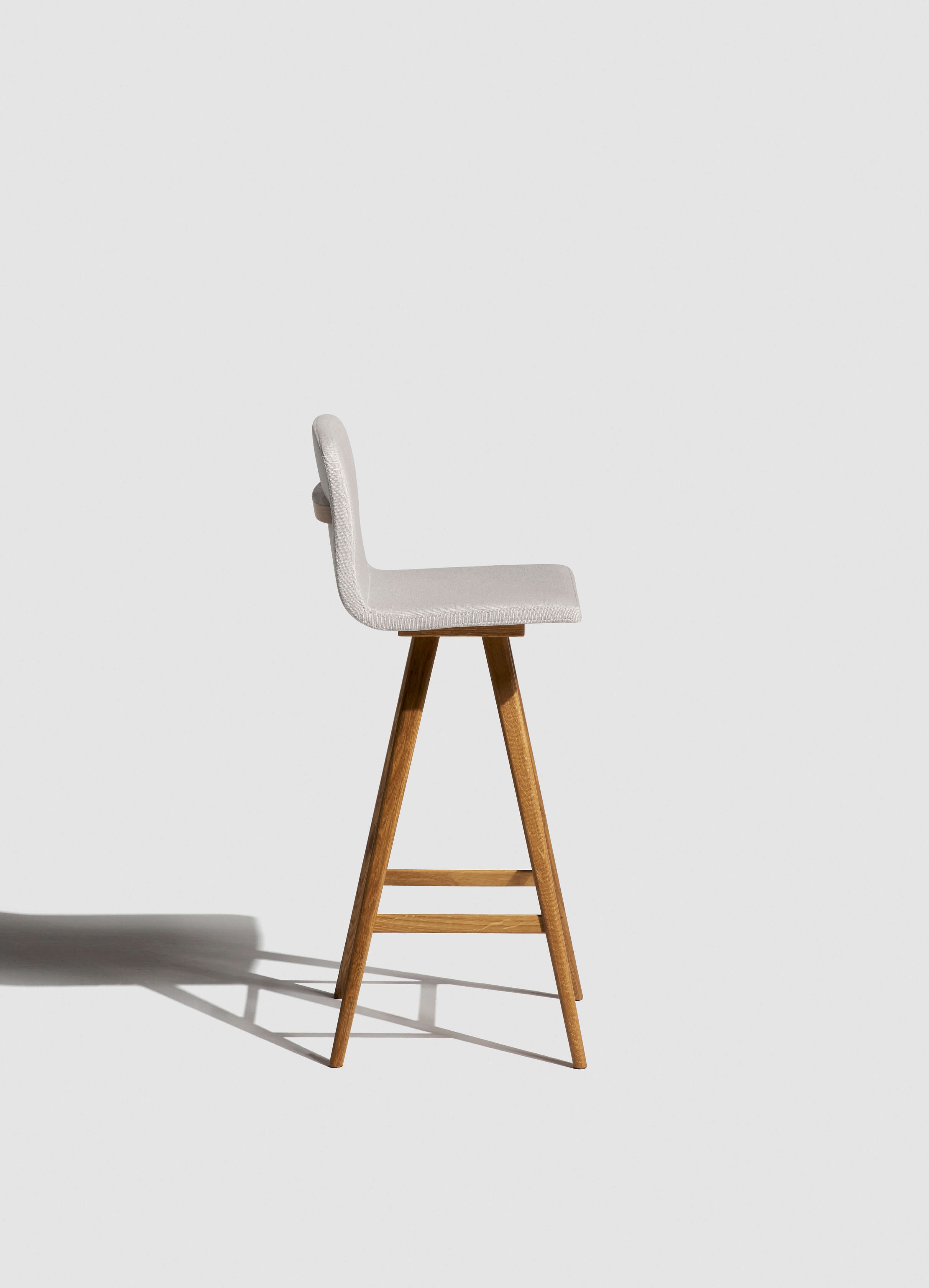 BAROVÁ ŽIDLE GATTA CELOČALOUNĚNÁ S ÚCHYTEM