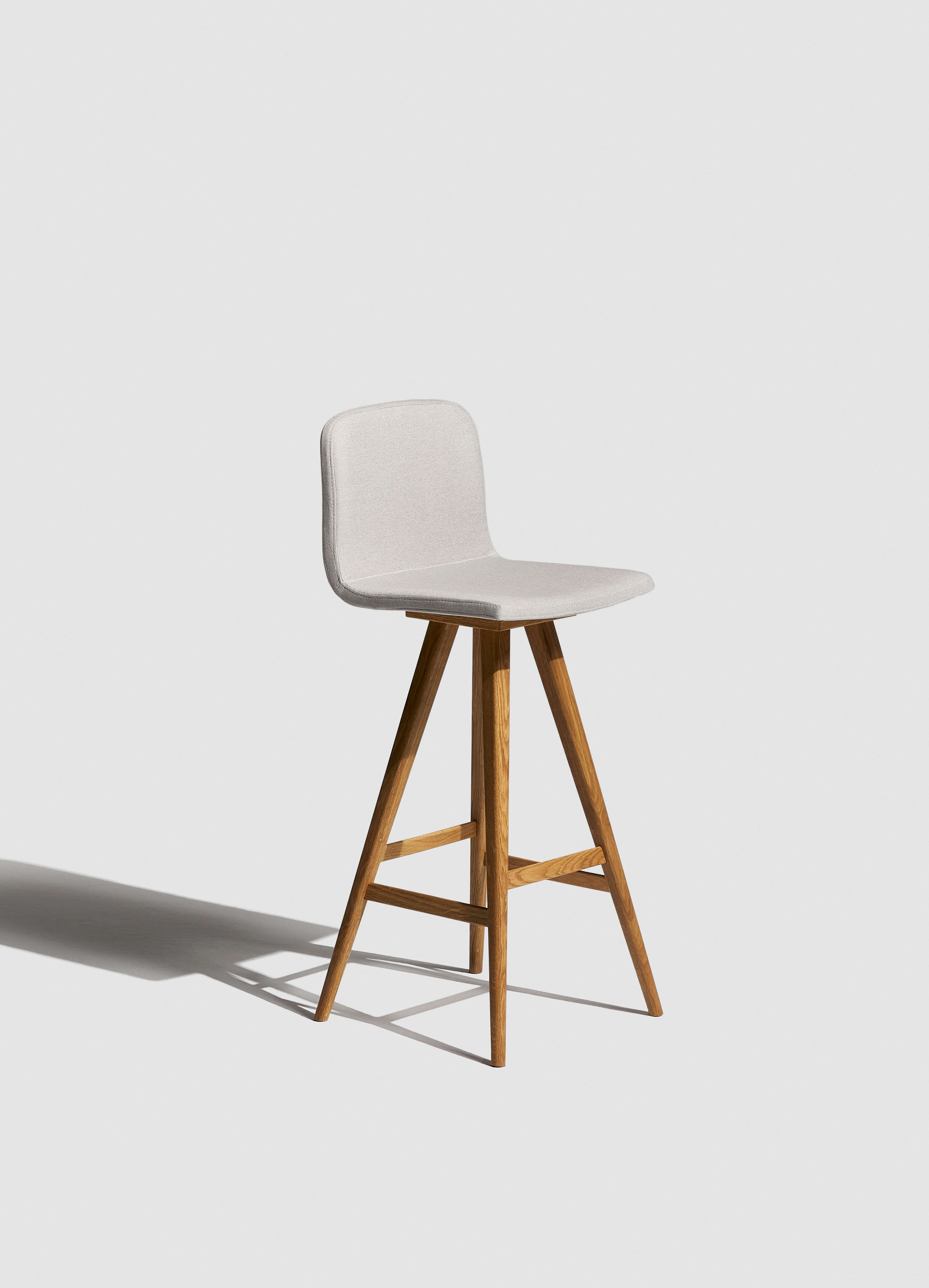 BAROVÁ ŽIDLE GATTA CELOČALOUNĚNÁ S ÚCHYTEM