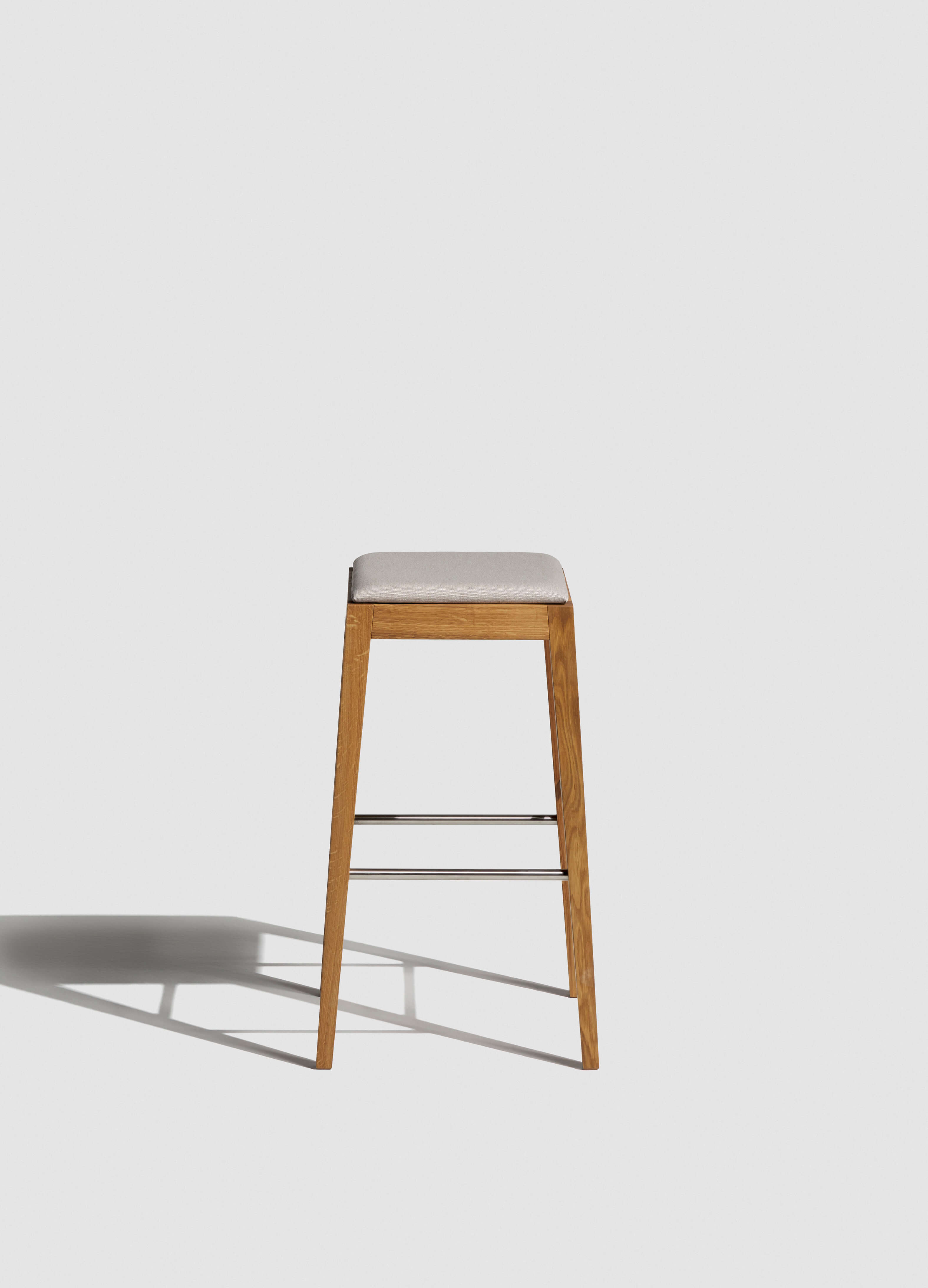 BAROVÁ STOLIČKA VENGE S ČALÚNENÝM SEDADLOM II